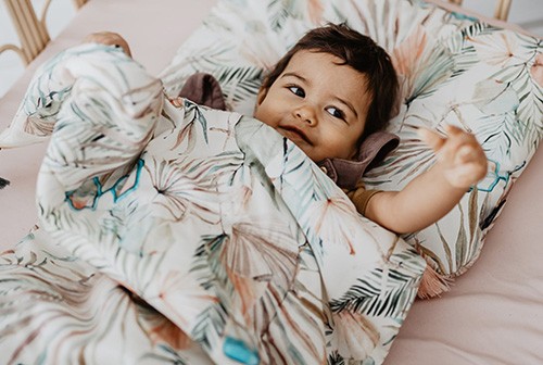 5 Λόγοι που το Μωρό σας Κλαίει στον Ύπνο του (και τι να κάνετε)