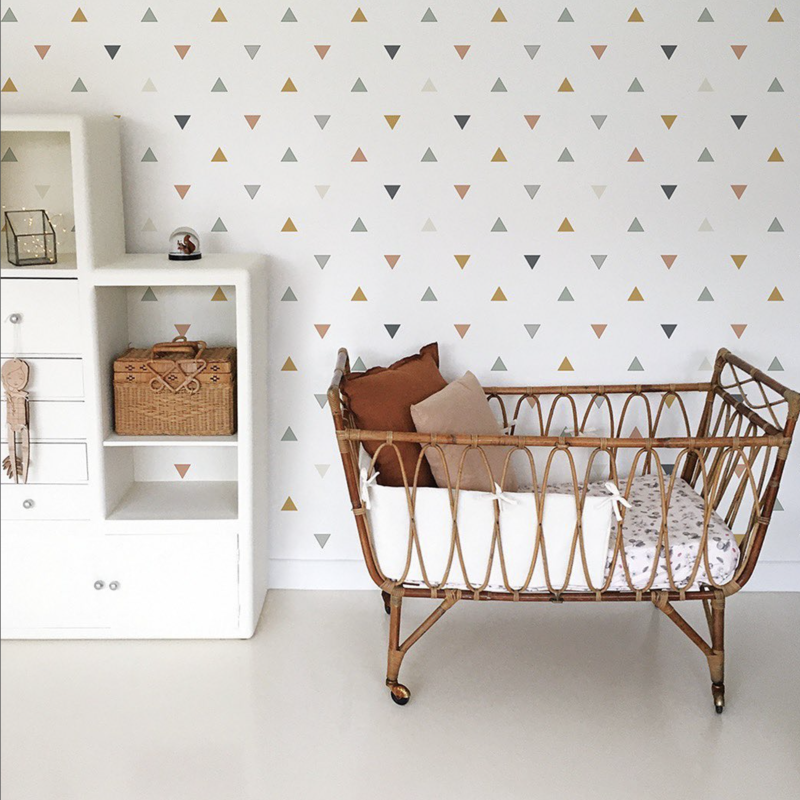 Lilipinso Ταπετσαρία Ροζ, Μουσταρδί, Γκρι, Enchanted Triangle Pattern (50cm X 10m) Lilipinso Ταπετσαρία Ροζ, Μουσταρδί, Γκρι, Enchanted Triangle Pattern (50cm X 10m)