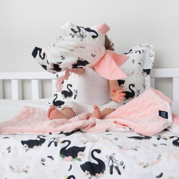 La Millou Βρεφικό μαξιλάρι Velvet Sleepy Pig Moonlight Swan Powder Pink La Millou Βρεφικό μαξιλάρι Velvet Sleepy Pig Moonlight Swan Powder Pink
