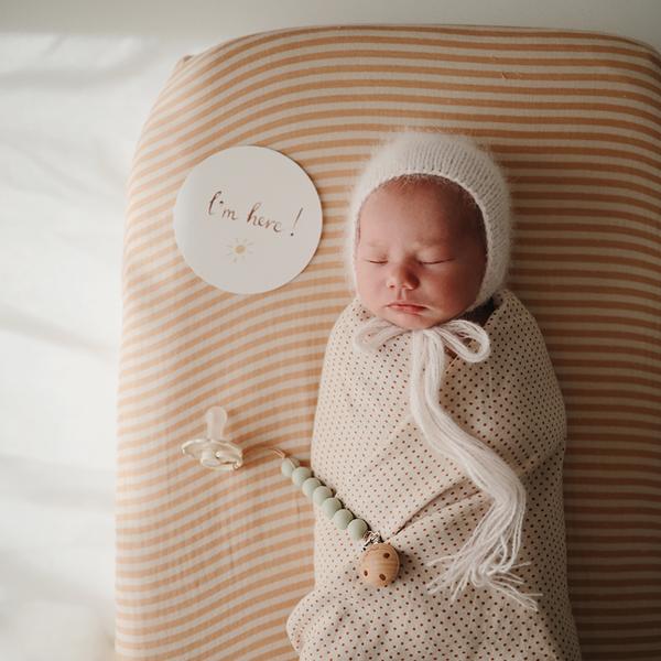 καφέ πουά μουσελίνα μωρού