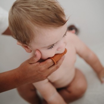 Mushie Βρεφική Οδοντόβουρτσα Δαχτύλου Shifting Sand / Blush για 0m+ 2τμχ Mushie Βρεφική Οδοντόβουρτσα Δαχτύλου Shifting Sand / Blush για 0m+ 2τμχ