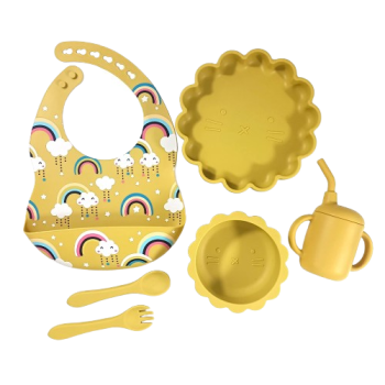 Giggles and Co. Βρεφικό Σετ Φαγητού Σιλικόνης 6τμχ BPA Free με Σαλιάρα, Μαχαιροπίρουνα & Ποτήρι με Καλαμάκι (Yellow) Βρεφικό Σετ Φαγητού