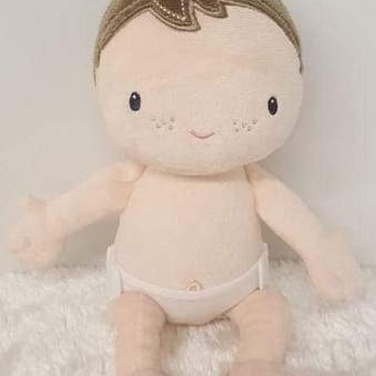 Little Dutch Σετ με Μωρό Κούκλα Baby Doll Jim για 2+ Ετών 25 εκ. Υφασμάτινη κούκλα μωρό με καλαθούνα